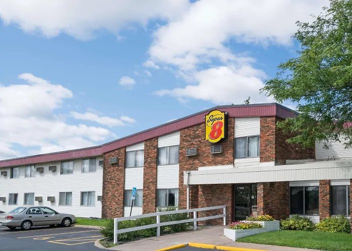 Super 8 By Wyndham Brooklyn Center/Mpls